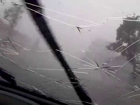 الأمطار تحطم زجاج السيارات فى جنوب أفريقيا