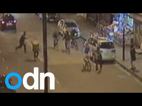 عصابة تطعن بريطاني في شارع مزدحم في لندن