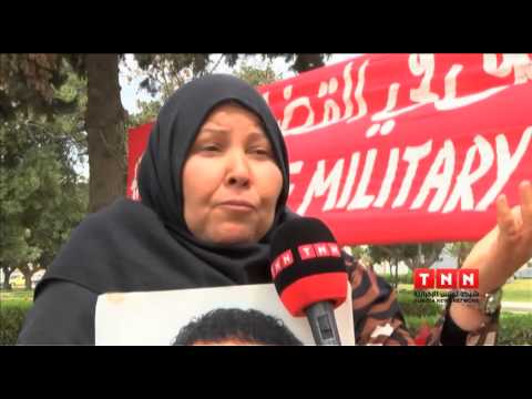 أهالي شهداء تونس يضربون عن الطعام