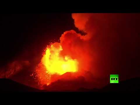 شاهد لحظات ثوران بركان إتنا في إيطاليا
