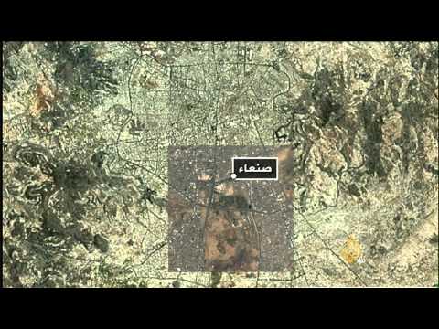 بالفيديو غارات للتحالف على القاعدة البحرية في الحديدة اليمنية