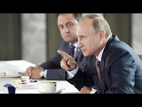 شاهد بوتين يزور القرم ويحذر من التلاعب في موضوع القوميات