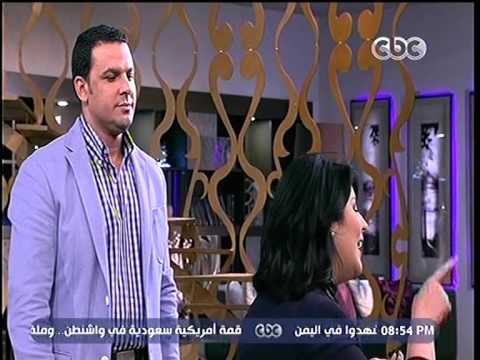 فيديو منى الشاذلي تقص شعرها على الهواء