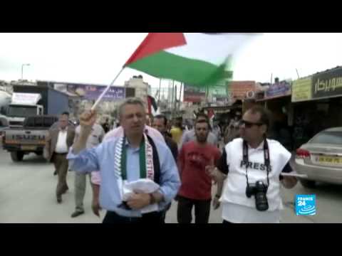 عشرات الفلسطينيين يُحيون ذكرى النَّكسة الـ70 في رام الله