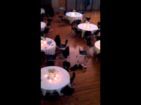 طفل يشعل حفل زفاف بـوصلة رقص مذهلة