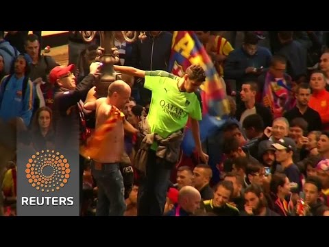 barcelona fans celebrate league title