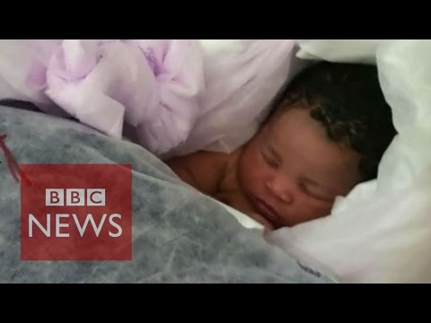 migrant mother gives birth