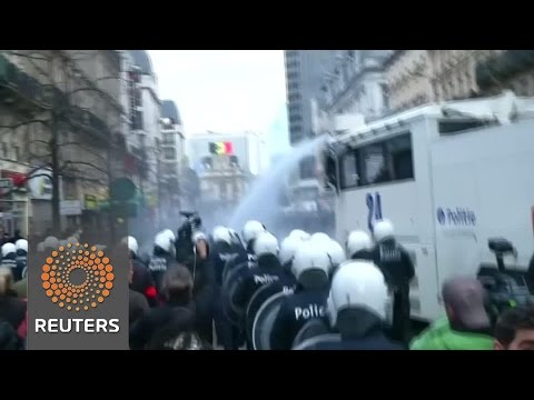 police push back protesters in brussels