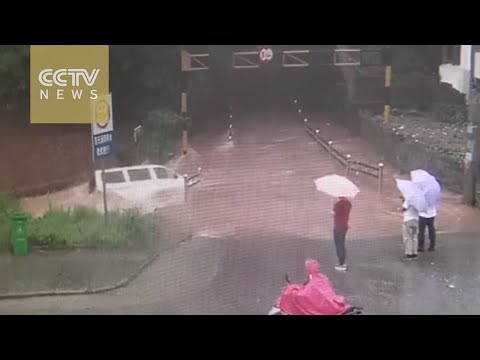 minivan swept away by flood in anhui province