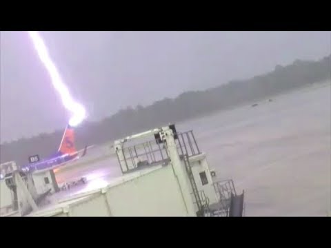 lightning strikes plane electrocutes airport worker