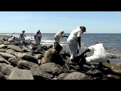 fuel slick washes up on gran canaria beaches