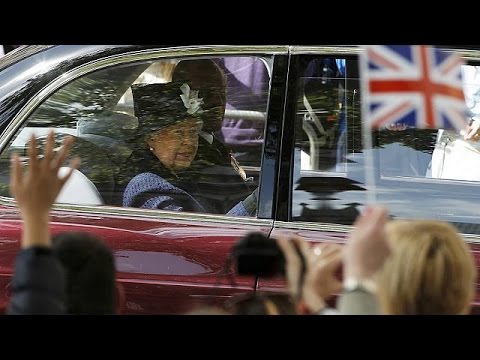 britains queen elizabeth leads ve celebrations