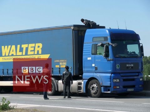 migrant climbs into lorry